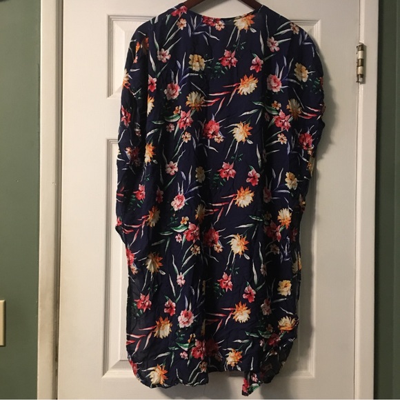 Lightweight Floral Kimono - Picture 2 of 4
